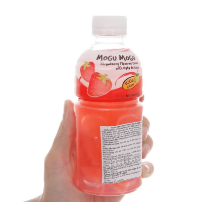 Mogu Mogu Strawberry Flavored Drink With Natade Coconut 320ml